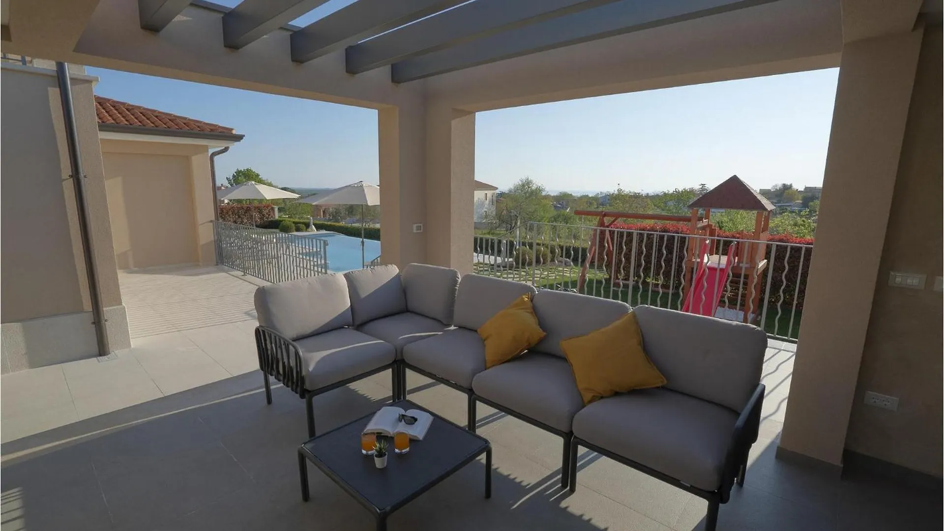 Villa Silvia Kaštelir بيت للعطل